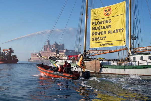 Beluga Greenpeace y Akademik Lomonosov