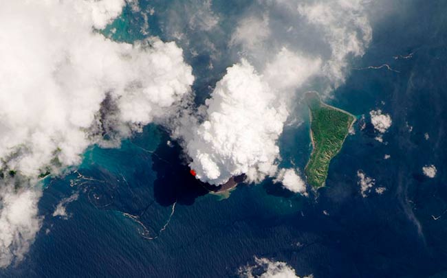 nueva erupcion del volcan Krakatoa 2020