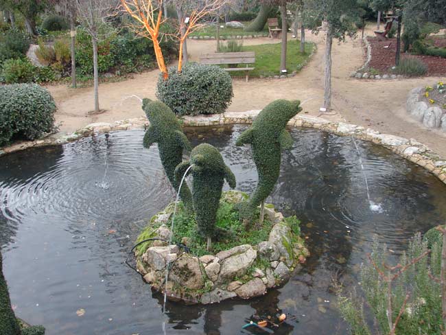 fuente delfines El Bosque Encnatado