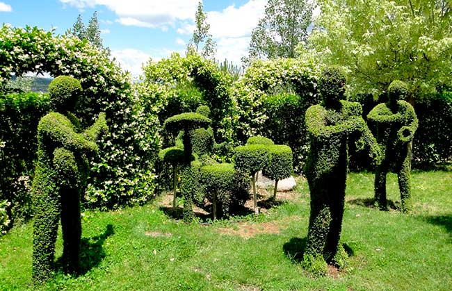 escultura vegetal Los Beatles en El Bosque Encantado