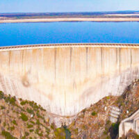 agua del embalse de Almendra contaminada con plaguicidas portada