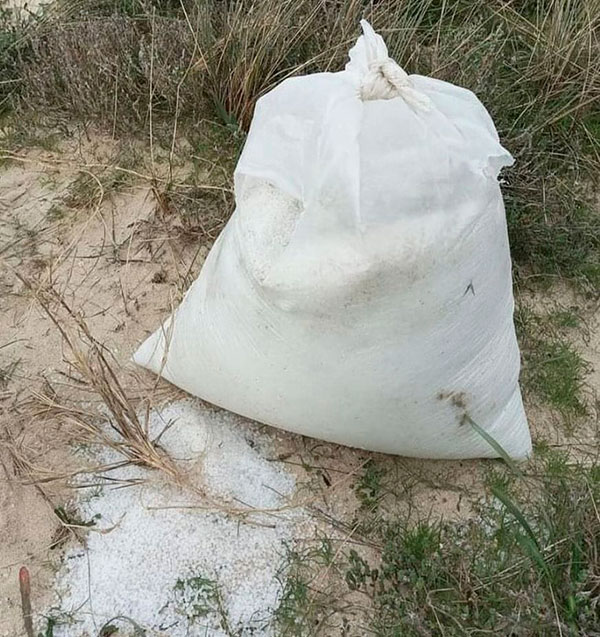 saco de pellets de plastico recogido en Galicia