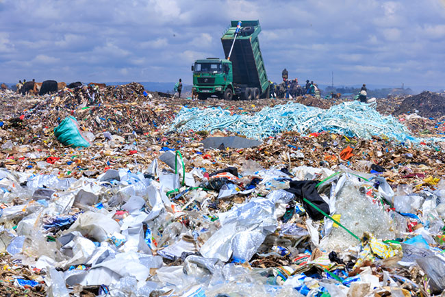 vertedero de plásticos