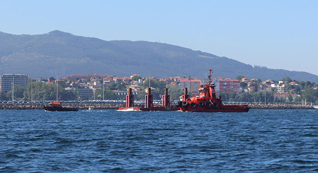 pontona instalacion observatorio submarino en Vigo