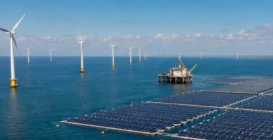 Parque eólico marino combinado con paneles solares flotantes para producir hidrógeno verde