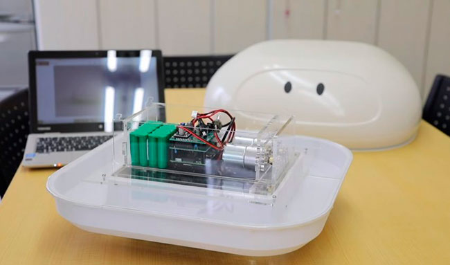 despiece del interior del pato robot de Japón