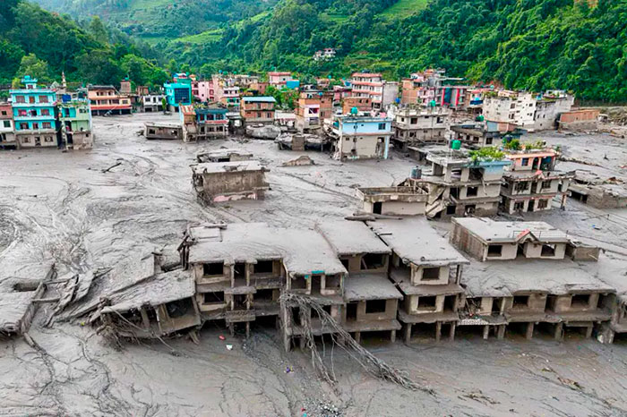 devastación tras la riada de Nepal y Tibet, portada