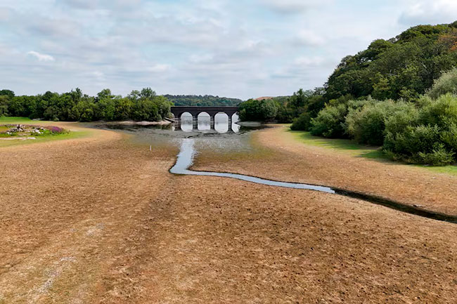 río tras la sequía de Inglaterra